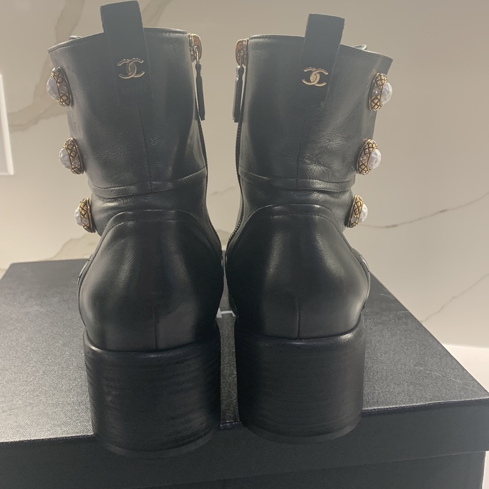 Chanel Black Quilted leather Pearl CC Logo Zip Boot Size 41.5 - Picture 6 of 15